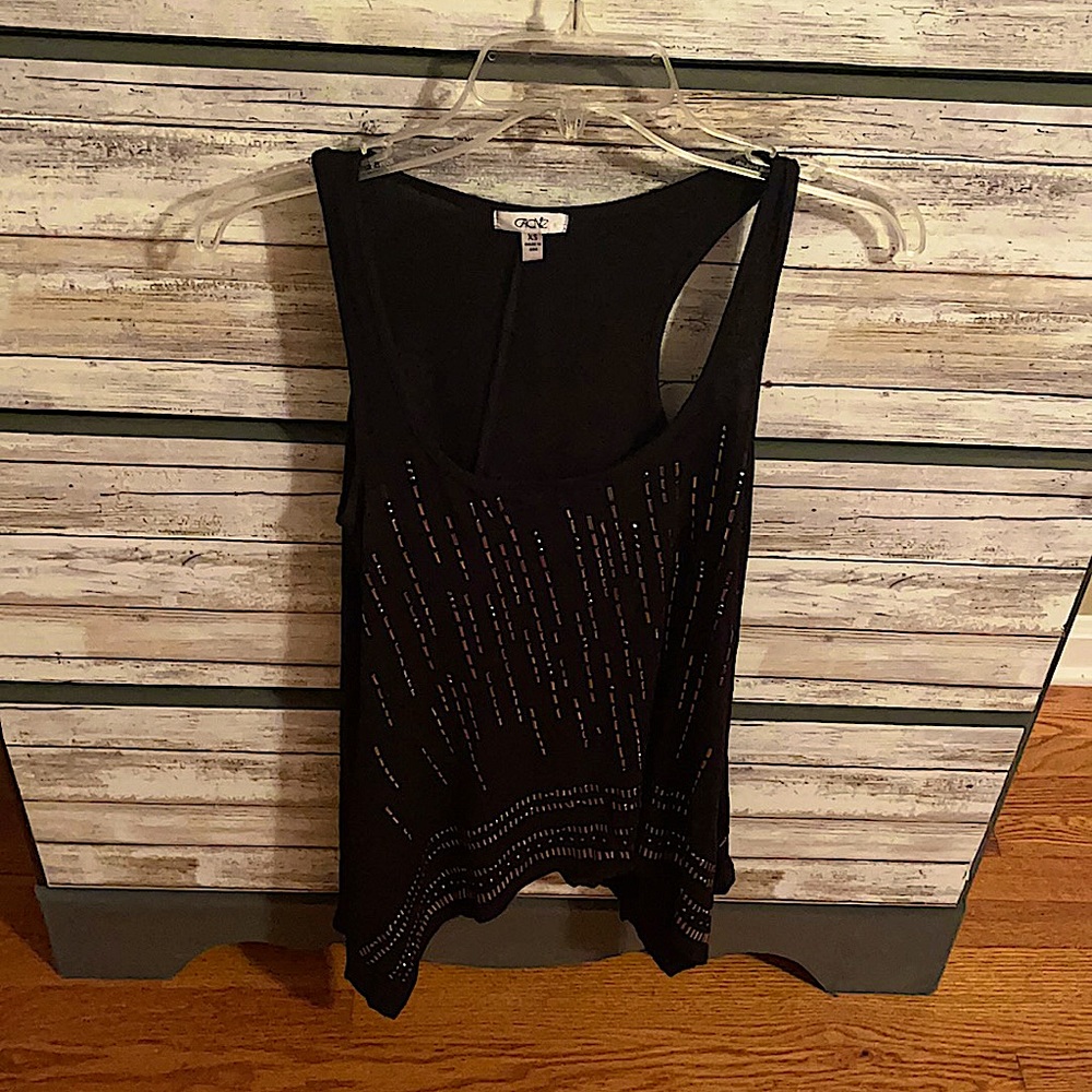 ❄️Cache embellished shark bite top